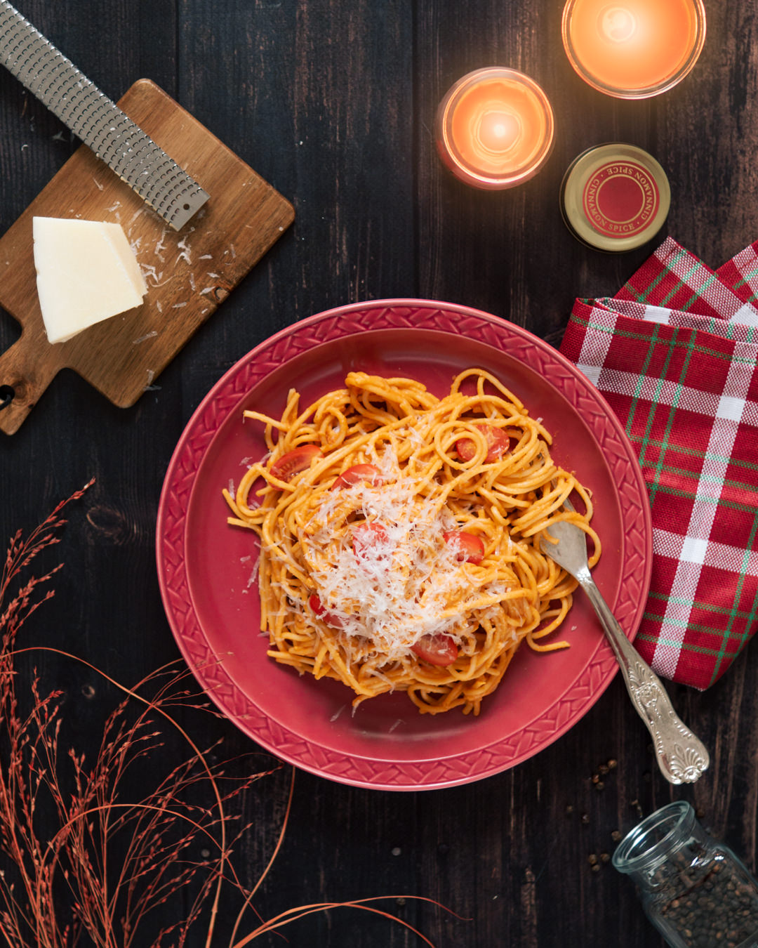 spaghetti-z-kremowym-sosem-z-hummusu